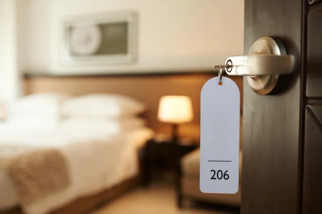 Czy osoba niepełnoletnia może wynająć pokój w hotelu? Sprawdź zasady Czy osoba niepełnoletnia może wynająć pokój w hotelu? Sprawdź zasady