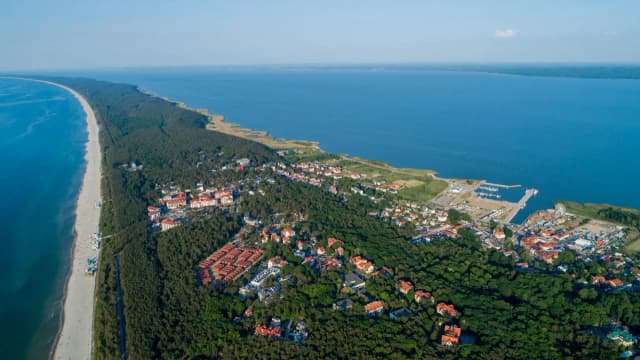 Gdzie leży Krynica Morska? Odkryj jej wyjątkowe położenie i atrakcje Gdzie leży Krynica Morska? Odkryj jej wyjątkowe położenie i atrakcje