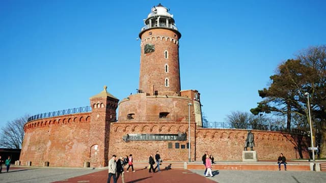 Ile schodów ma latarnia morska w Kołobrzegu? Przygotuj się na wspinaczkę! Ile schodów ma latarnia morska w Kołobrzegu? Przygotuj się na wspinaczkę!